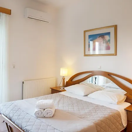 Elli's 1 Apartment