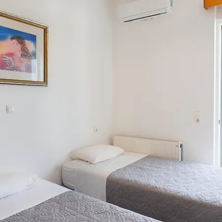 Elli's 1 Apartment
